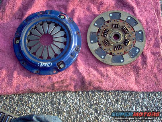 Blue SPEC clutch and pressure plate on red cloth