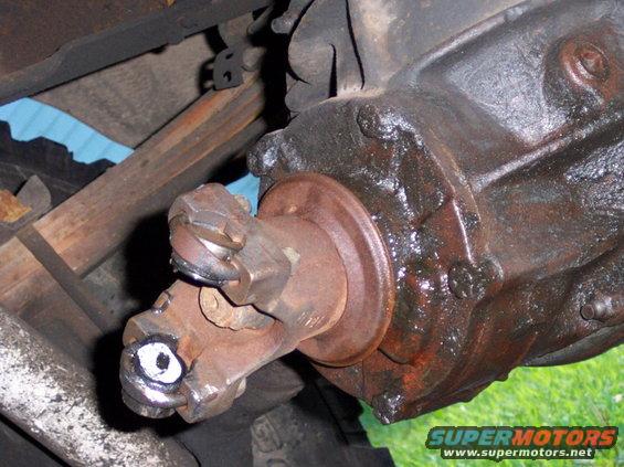Driveshaft U-joint connected to a greasy differential housing