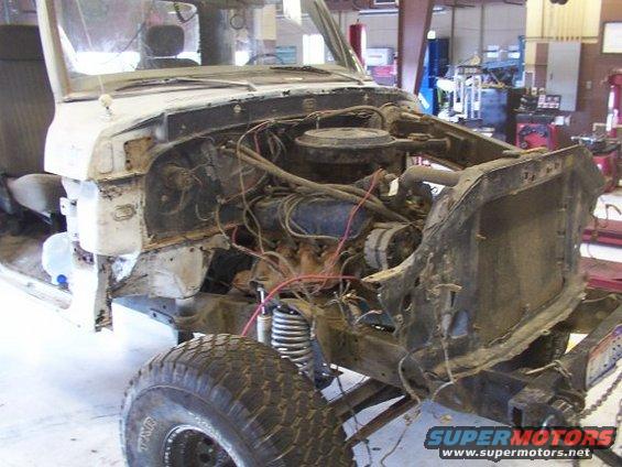 1978 Ford Bronco front end disassembled, showing engine and suspension components