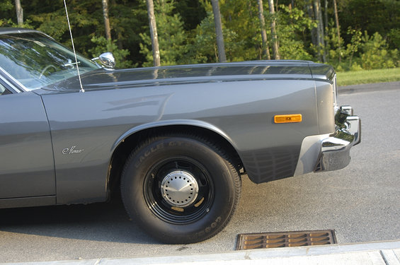 1978 Dodge Monaco side view, showing fender and wheel