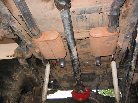 july-6th-(6).jpg yeah the dirty mufflers were not changed... don't need new ones... looks weird, but ill match them soon enough...