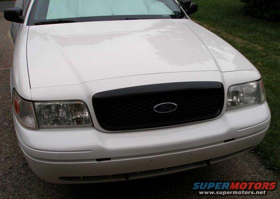 White 2001 Ford Crown Victoria front end with black grille and clear headlights