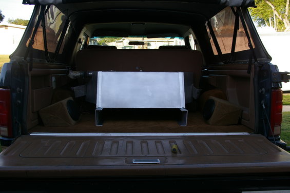 imgp2914.jpg Tank in place with interior intact