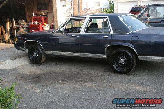 Dark blue 1989 Ford Crown Victoria LTD sedan, side view