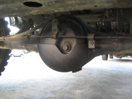 Rear differential and axle assembly of a vehicle