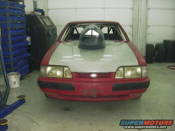 1990 Ford Mustang front view, red with white hood and black hood scoop