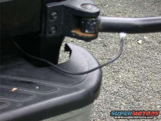 ant_20.jpg Once the silicone is dry here, I'll snug the line up with a zip-tie.