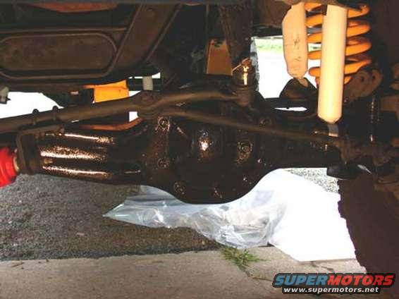 1996 Ford Bronco front differential and suspension components