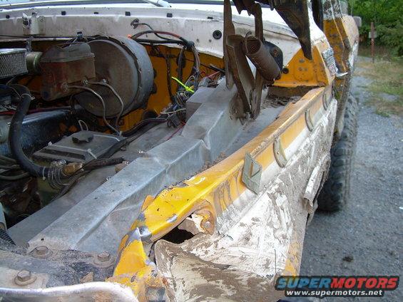 dscn0326.jpg Another shot of creased inner fender