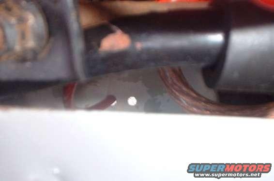 wirerouting2.jpg hole infront of battery tray