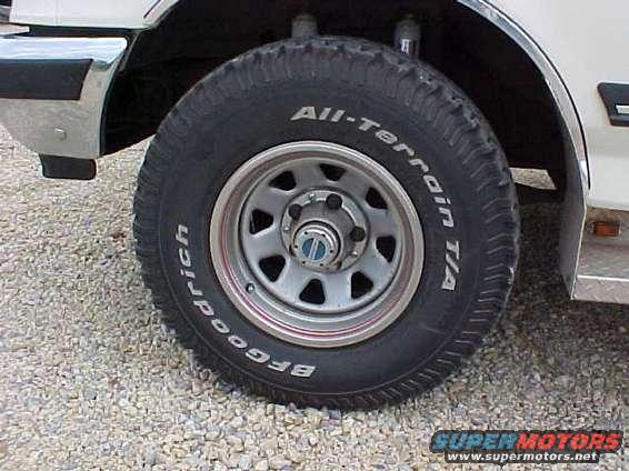 hubs.jpg Good picture of the Superwinch Manual Hubs I just installed, and the 31x10.5R15 BFG A/T KOs.