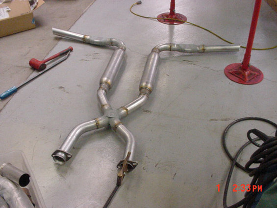 Custom exhaust system with X-pipe configuration