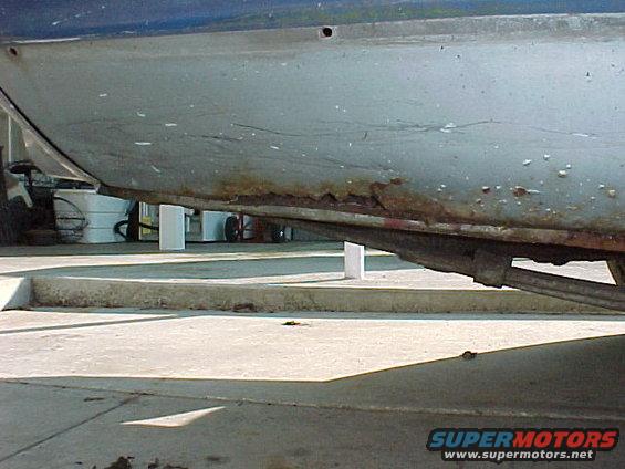 1999o.jpg Rust holes in the lower rear quarter. John Hudson replaced this section with a piece cut from a perfect original quarter panel including the trunk floor drop off. 
