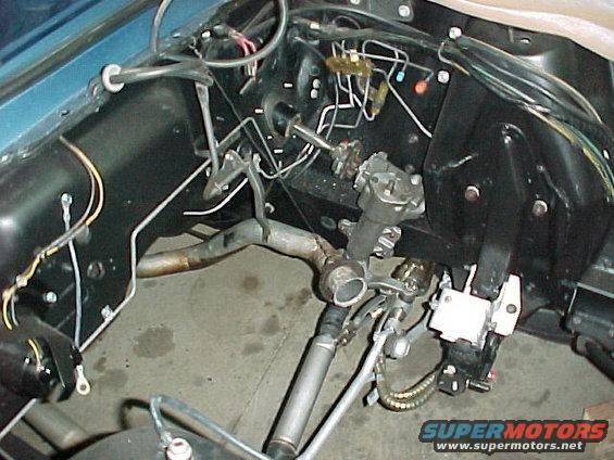 2005lhengcomptdetail.jpg The engine compartment has new brake lines and all new hardware from AMK http://www.amkproducts.com/

