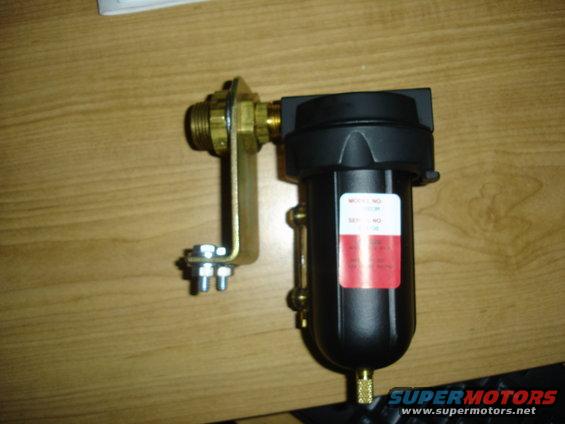 bronco-011.jpg This is my coalescing filter and check valve also from kilby. 