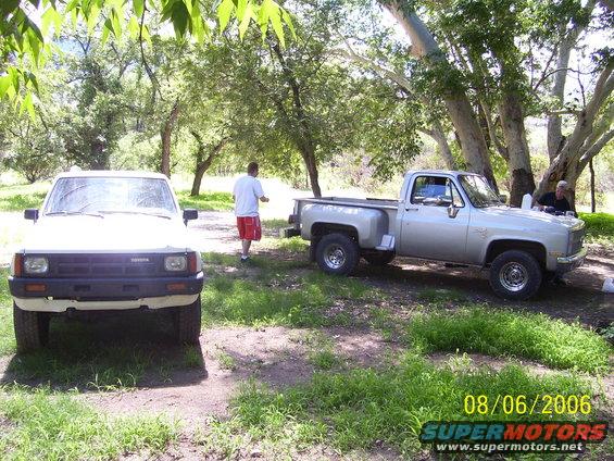 100_0515.jpg my stepside and dads 84 yota
