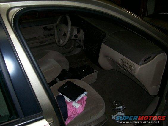 2000 Ford Taurus interior showing dashboard, steering wheel, and front seats