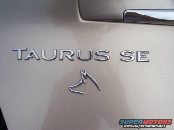 Taurus SE badge on a car