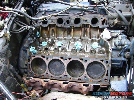 lince.jpg Lincoln engine - head removed