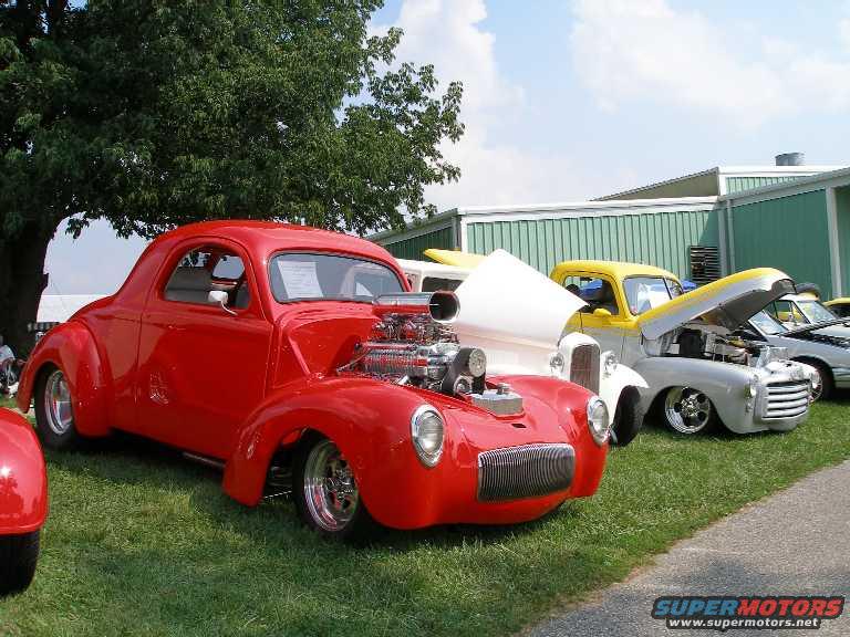 willys.jpg Some of the other vehicles present.