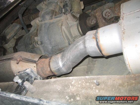 pipe from the cat. coverter to the muffler