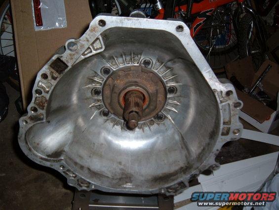 Transmission bell housing interior with splined shaft