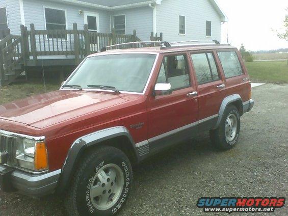Red 1992 Jeep Cherokee SUV, 3q-front view
