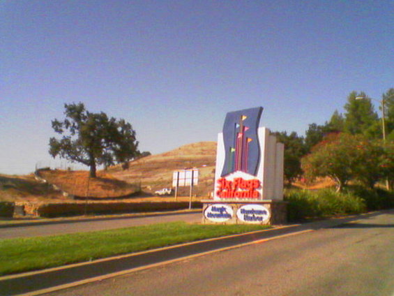 Entrance sign to Six Flags Magic Mountain