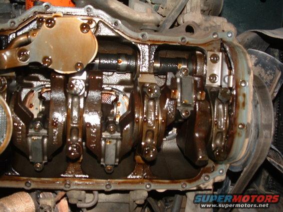 engine's crankshaft and connecting rods with oil