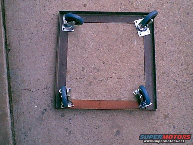 press-trolly4.jpg i got some Harbor Frieght wheels ($1.99 each) This was the only parts i had to buy.