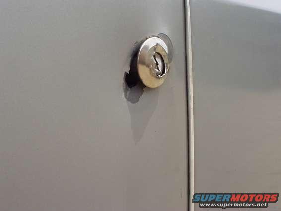 driver_lock_macro.jpg Someone decided the $200 stereo was worth $1200 in damage - bastidges!