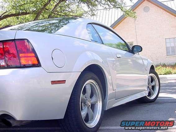 1999 Ford Mustang coupe, rear quarter view, silver paint