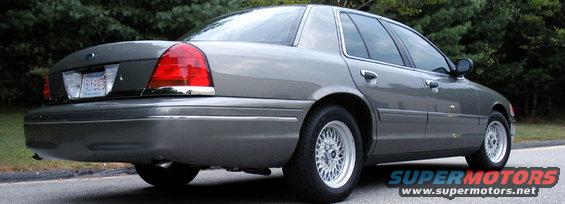 Gray 2000 Ford Crown Victoria sedan, rear quarter view