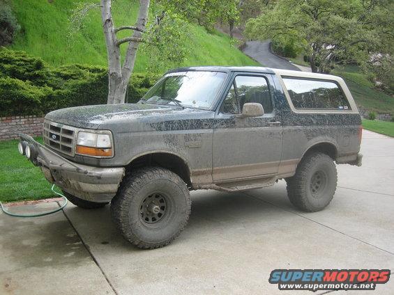 1995 Ford Bronco, 3/4 front view, dark blue with aftermarket bumper