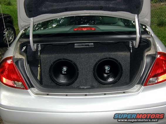 box2.jpg Shot of my Dual 12" Hollywood Subs.  That's a custom built sealed enclosure too.