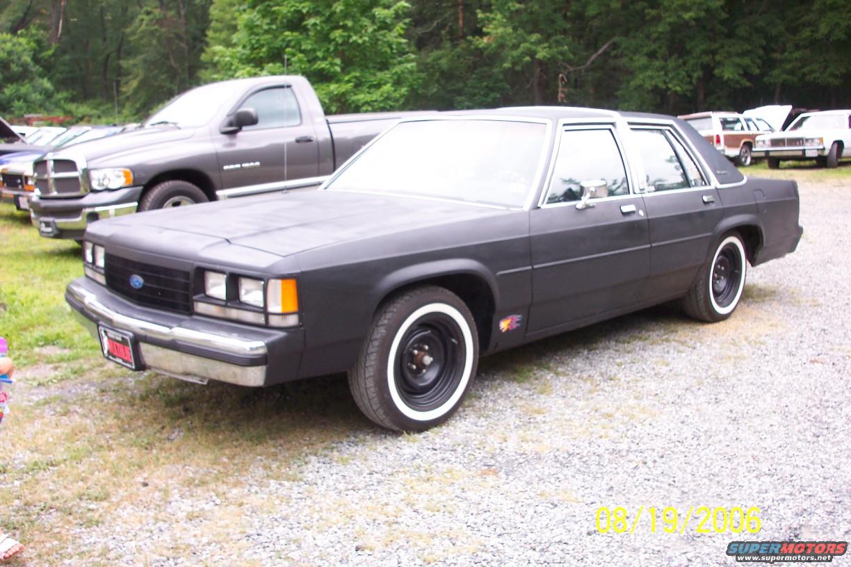 1989 Ford LTD Crown Victoria photo