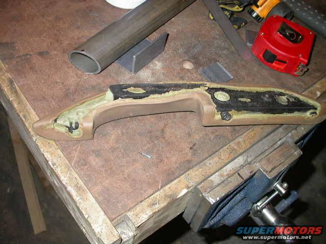 dscn5221.jpg Passenger side door handle, torn off in a fit of terror.