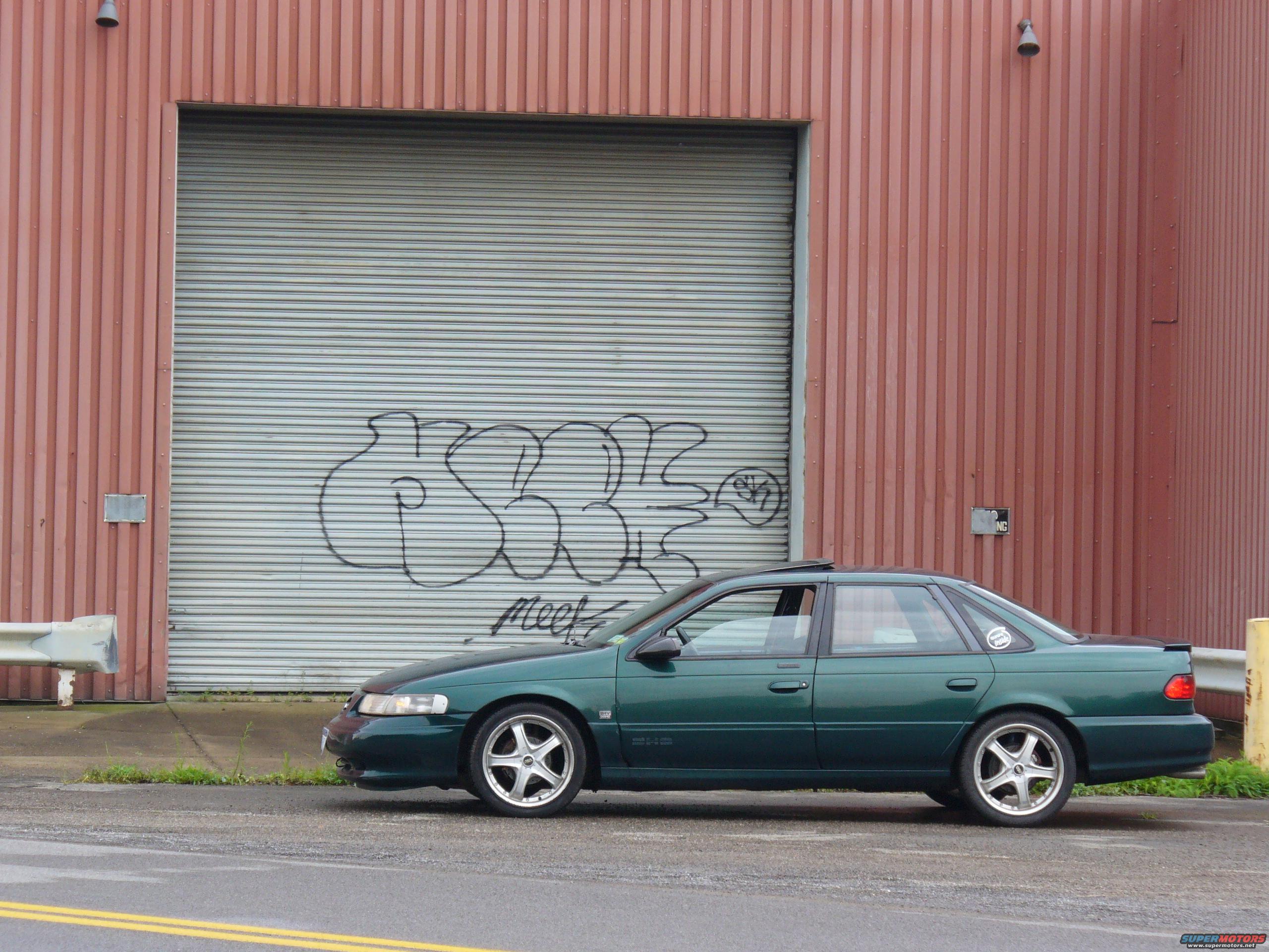 1995 Ford Taurus photo