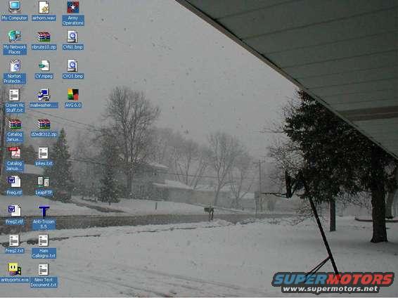 Desktop screenshot showing icons and a snowy landscape wallpaper with a basketball hoop