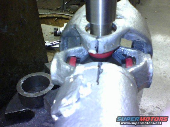 When setting up to attach the middle component to the dual u-joint assemble I had to line up the previous marks made to obtain the correct orientation of all the components.   Again to install the u-joint I had to remove the endcaps and manually insert the u-joint in place in the middle component before replaceing the endcaps and pressing them in. 