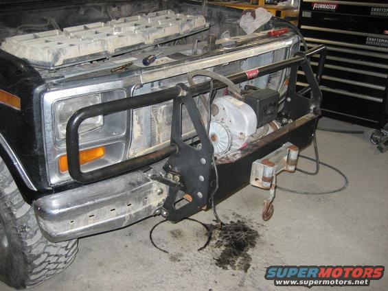 Front end of a 1980s Ford Bronco with a winch mounted on the aftermarket bumper
