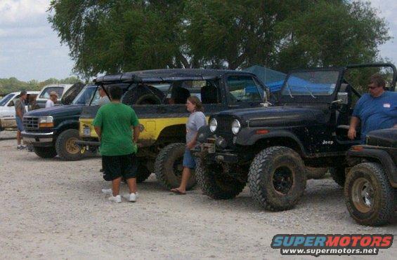 kids-looking-for-driver-of-parked-blackyellow-blazer.jpg Kids looking for drivers