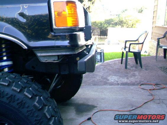 1989 Ford Bronco front bumper and tire