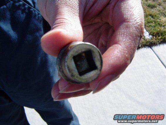 drainplug.jpg Nice, I don't need to find a socket that fits. Just pop in a ratchet and go to town!