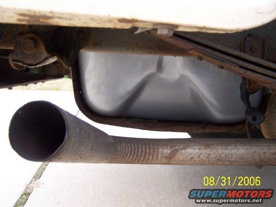 Exhaust pipe and fuel tank underside of a vehicle