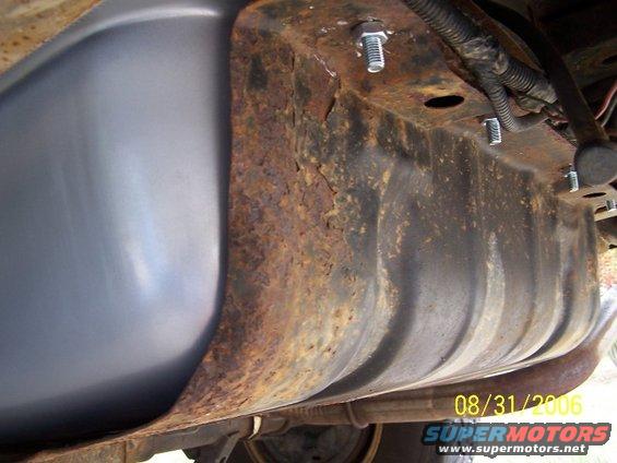 Rusted fuel tank and frame with visible date stamp 08/31/2006