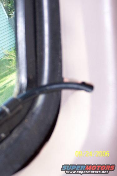 Cable runing thru the side panel.