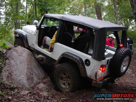 dsc00682.jpg About to ground that left rocker firmly ...