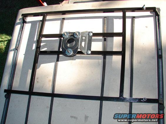 96-bronco-tire-carrier-002.jpg TIre Carrier