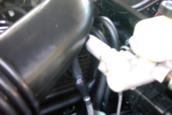 pdrm0308.jpg ABS+TRAC brake line collsion w/ 04 CVPI tube.

I tried to wrap with wire loom and electrical tape as factory lookign as possible